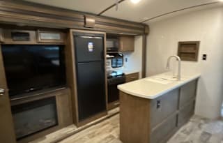 2019 34’ Bunk House - Kid & Pet Friendly - WiFi