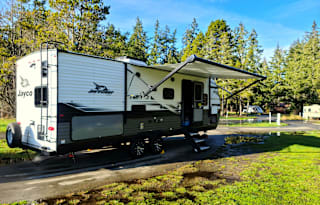 Beautiful Fully Stocked 2023 Bunkhouse