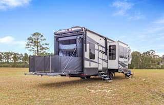 2018 Grand Design Momentum M-Class 351M