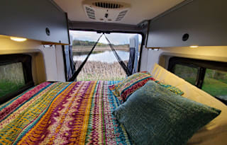 Winnebago with 2 queen beds!