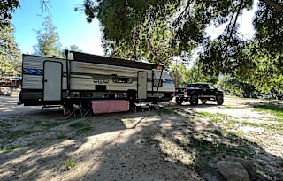 Sleeps 10! 2022 Forest River.