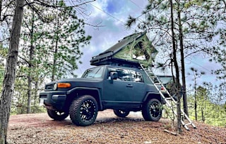Fully Decked Lifted 4WD Black FJ Cruiser!