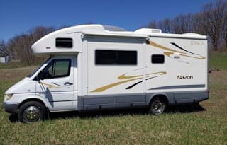 2007 Winnebago Navion 23H