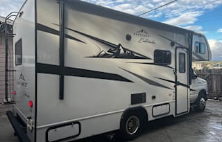 2022 EAST TO WEST Entrada 2200S