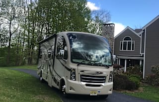 2016 Thor Motor Coach Vegas 25.2 with solar