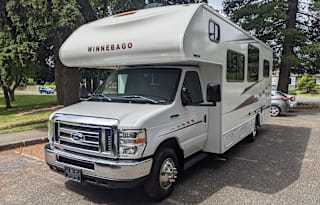 Kid & Pet Friendly Modern Class C 2019 Winnebago