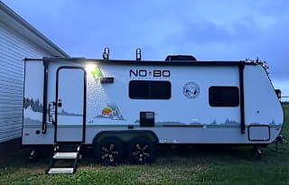 The Labrador Lodge – Pet-Friendly, Off-Grid Camper