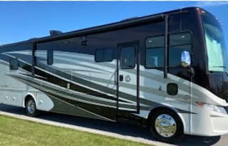 Luxurious Tiffin w/Two Queen Beds(Delivery Only!)