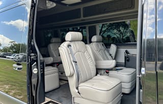 Black VanLife 3, Luxe Cruiser 24ft