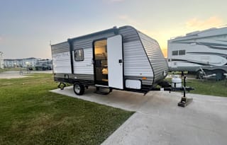 Lightweight 2022 Dutchmen RV Aspen Trail 17BH