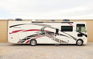 2022 Thor Motor Coach Hurricane 34J