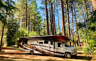 Lucy - Luxury RV for Your Stay in Camp Sherman