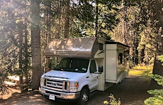 Captain! Winnebago Minnie Winnie 31'-7 Passengers