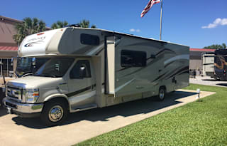 2017 Coachmen RV Leprechaun 310BH Ford 450