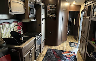 2016 Winnebago Spyder Toy Hauler  (DELIVERY ONLY)
