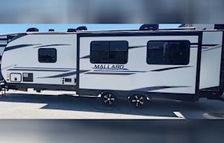 2022 Heartland Mallard M27 - Perfect Couples Suite