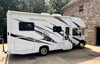 2022 Thor Motor Coach Magnitude GA22