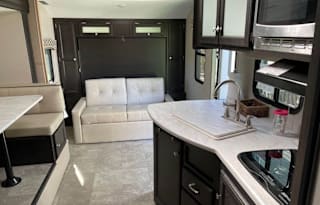 Easy Pull! 1/2 Ton Towable! Gorgeous Interior! Bunks!