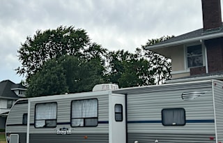 2020 Shasta 310K Sleeps 8!