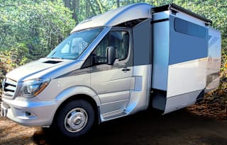 2017 Leisure Travel Unity U24MB w/ Flex Miles