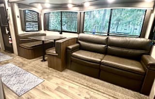 2021 Keystone RV Cougar Half-Ton 34TSB
