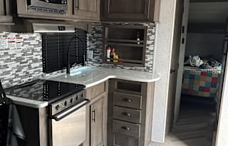 Toy Hauler Spacious with all your amenities