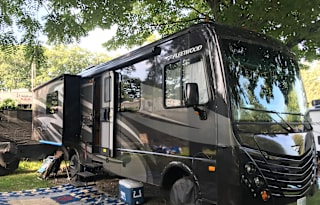 2015 Storm 32' BunkHouse Class A - Lots of sleepin