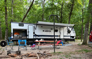 37" 2021 Crossroads RV Zinger (Delivery Only)