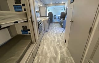 2024 Thor Motor Coach 36'