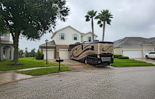 2015 Fleetwood RV Discovery 40G