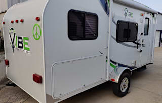 20' V-Cross Vibe, EZ Pullin' Lux Tent on Wheels!