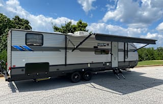 Fully Equipped Family Friendly Bunkhouse Camper