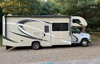 2018 Thor Motor Coach Chateau 26B