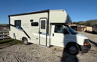 Sleep 6 - Luxury Family Fun RV Coachmen