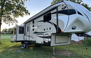 Coachmen Chapparral (Delivery Only)