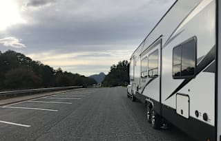 Dutchmen Atlas Fifth Wheel
