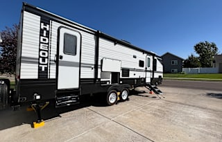 2022 Keystone RV Hideout 28BHSWE