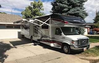 Ultra Low Mileage - Loaded Family Bunkhouse