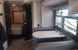 2021 CONVENIENT & EASY TO DRIVE RV!!!!!!!!!!!