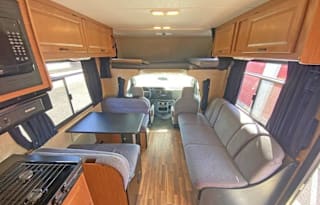 2016 Thor Majestic 28' Motorhome - Class C RV