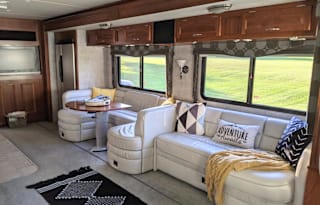 38ft Fleetwood Pace Arrow - Now this is "Glamping!" Beautiful Motorhome!