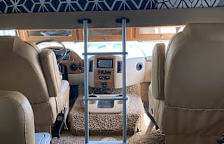 2015 Class A, 34F! No Special License Needed!