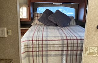 32ft Class A - Perfect Size RV