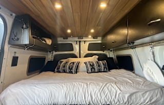 Winter Ready 4x4 Sprinter 2500 w Starlink option