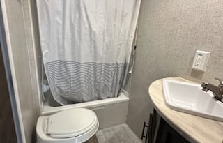 Turn Key stocked 35' bunk house travel Trailer
