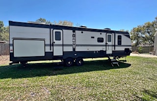 Sleeps 9 2 BEDROOMS 2023 Keystone Hideout 31BRD