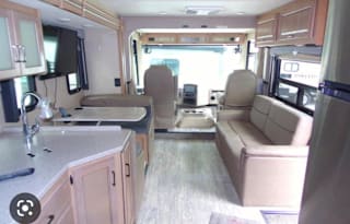 2019 Thor Motor Coach Hurricane 34J