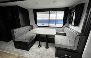 9 person - Family friendly and lots of room