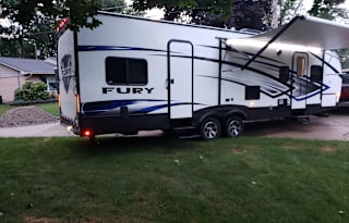2019 Toy Hauler - Generator & Solar!