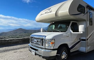 2017 Class C Thor Four Winds - WIFI included